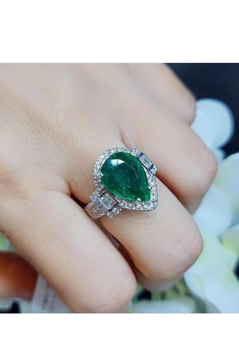 AIG Certified 5.40 Carats Zambian Emerald  1.70 Ct Diamonds 18K Gold Ring For Sale 2