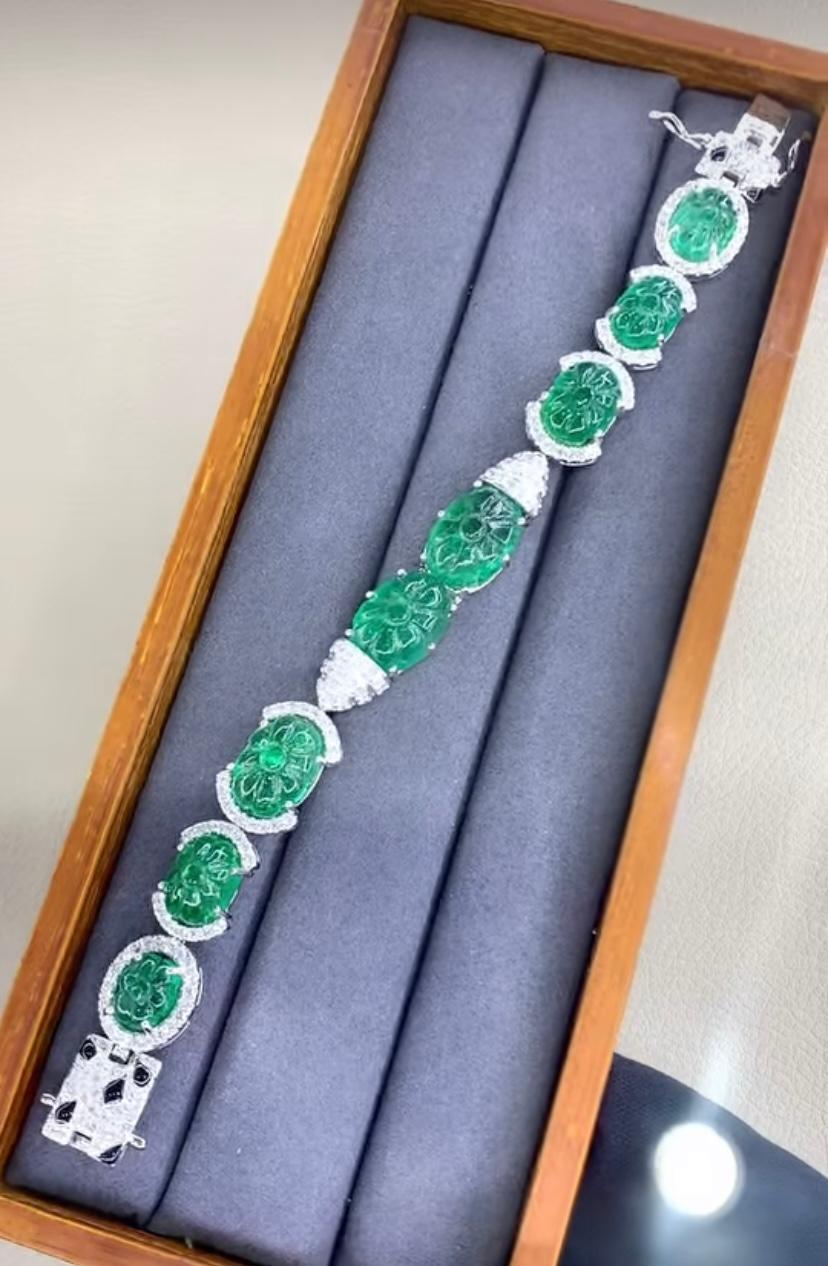 Mixed Cut AIG Certified 54.00 Carat Zambian Emeralds 3.30 Ct Diamonds 18K Gold Bracelet For Sale