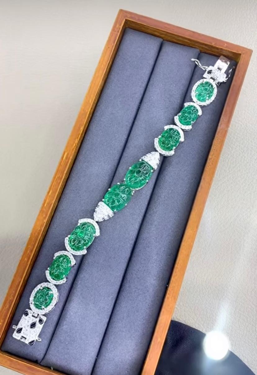 Women's or Men's AIG Certified 54.00 Carat Zambian Emeralds 3.30 Ct Diamonds 18K Gold Bracelet For Sale