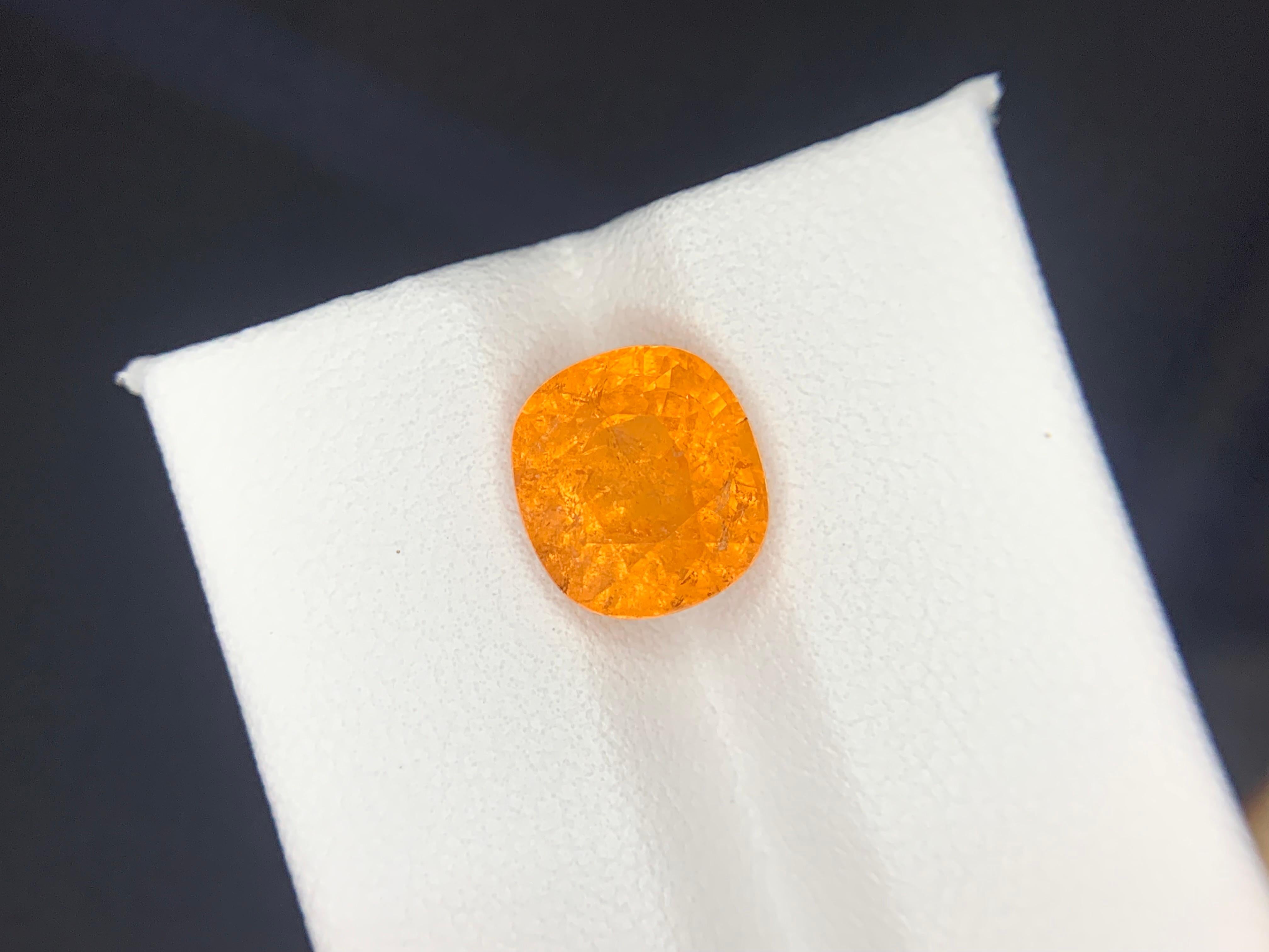 Gema natural suelta de granate espesartita Fanta, talla cojín, certificada por AIG, de 5,44 quilates en venta 4