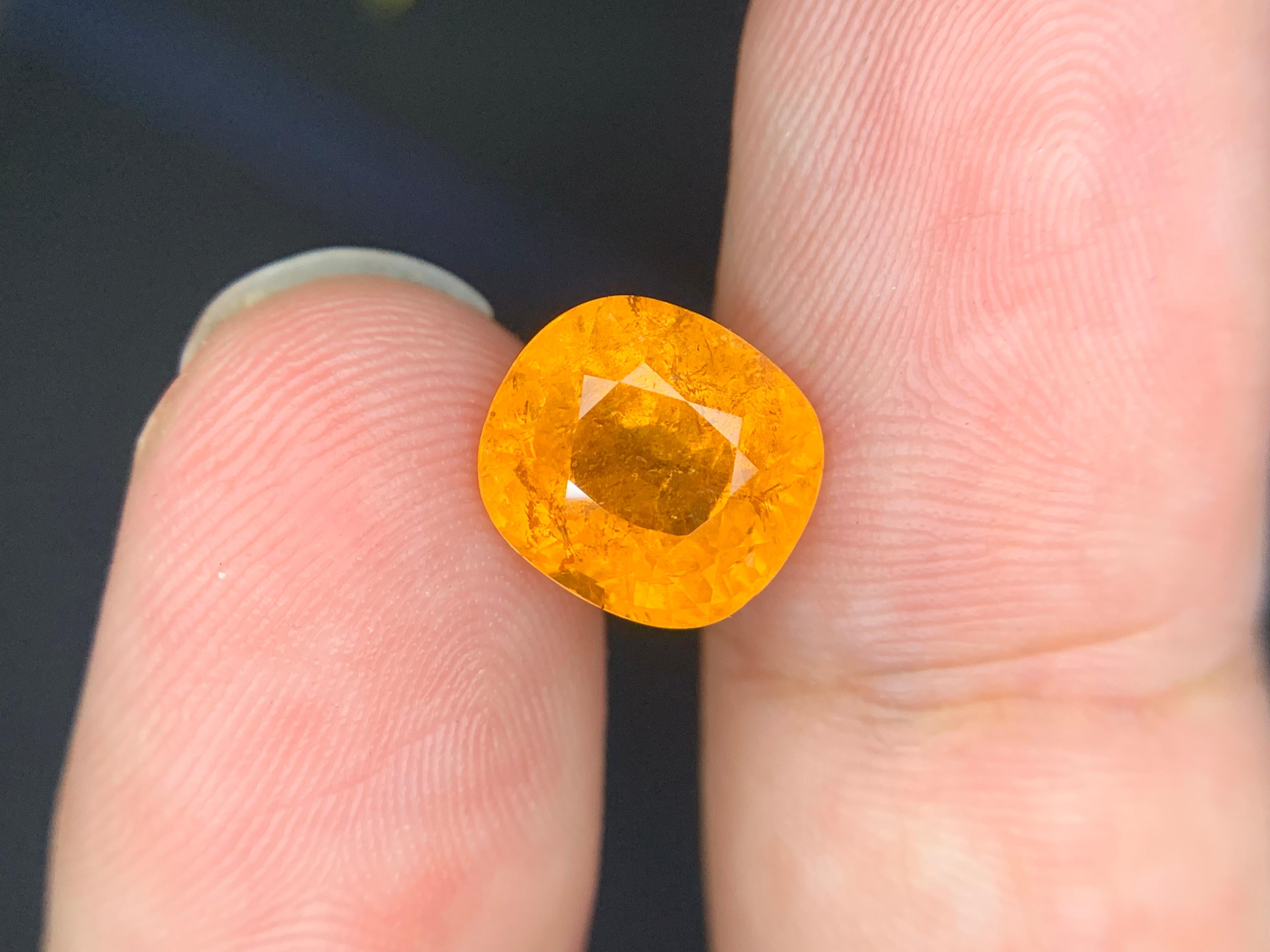 Gema natural suelta de granate espesartita Fanta, talla cojín, certificada por AIG, de 5,44 quilates en venta 5