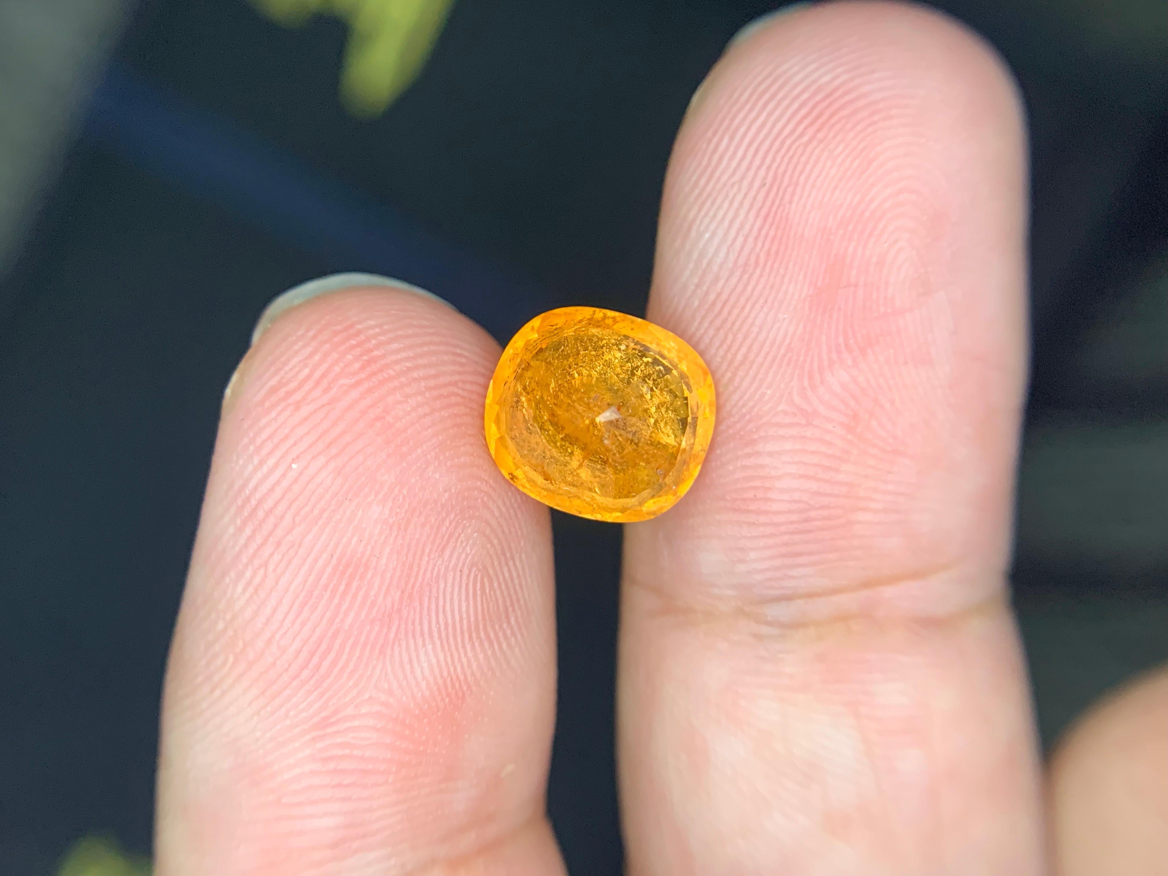 Gema natural suelta de granate espesartita Fanta, talla cojín, certificada por AIG, de 5,44 quilates en venta 6