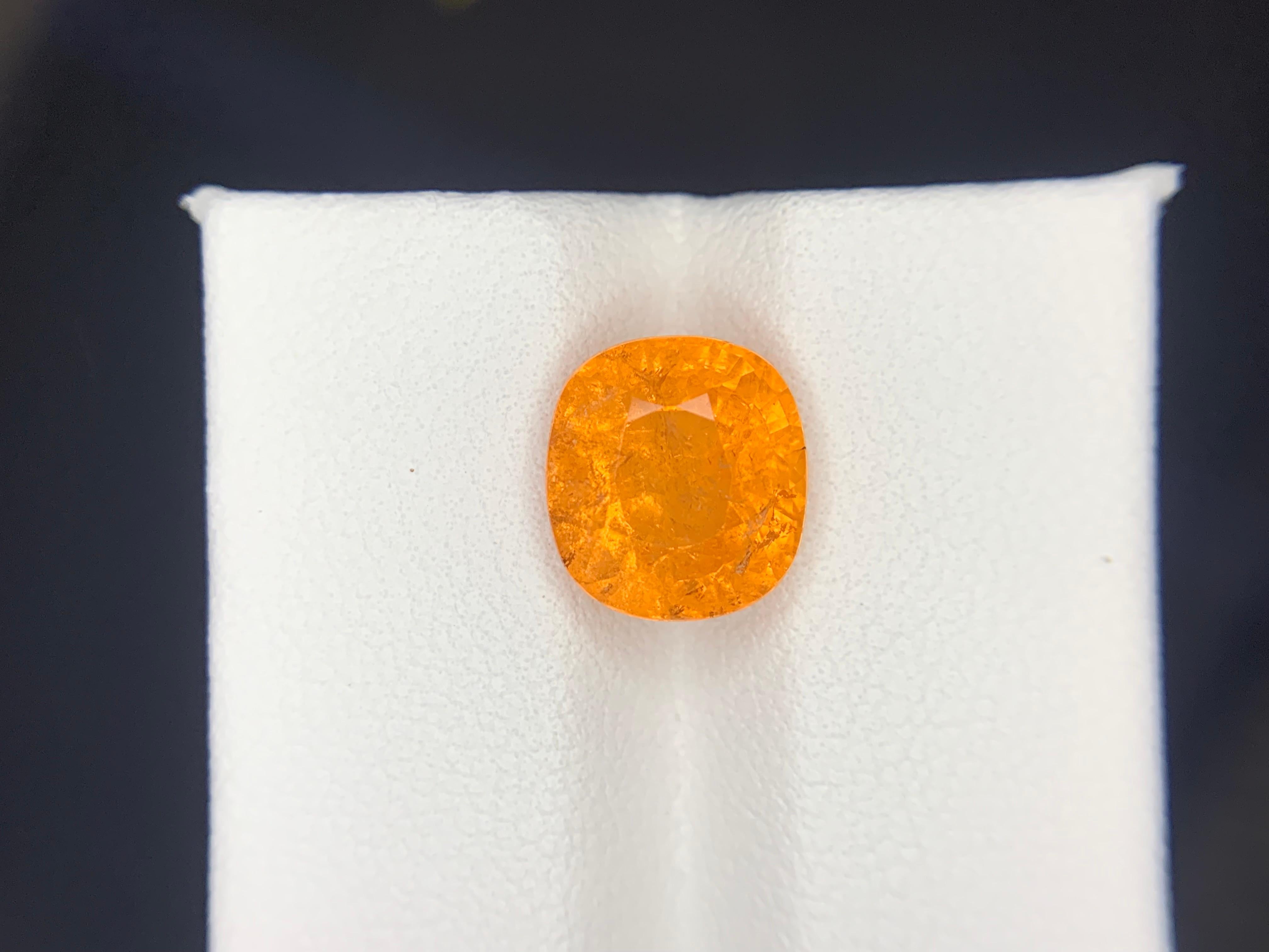 Gema natural suelta de granate espesartita Fanta, talla cojín, certificada por AIG, de 5,44 quilates Artes y manualidades en venta