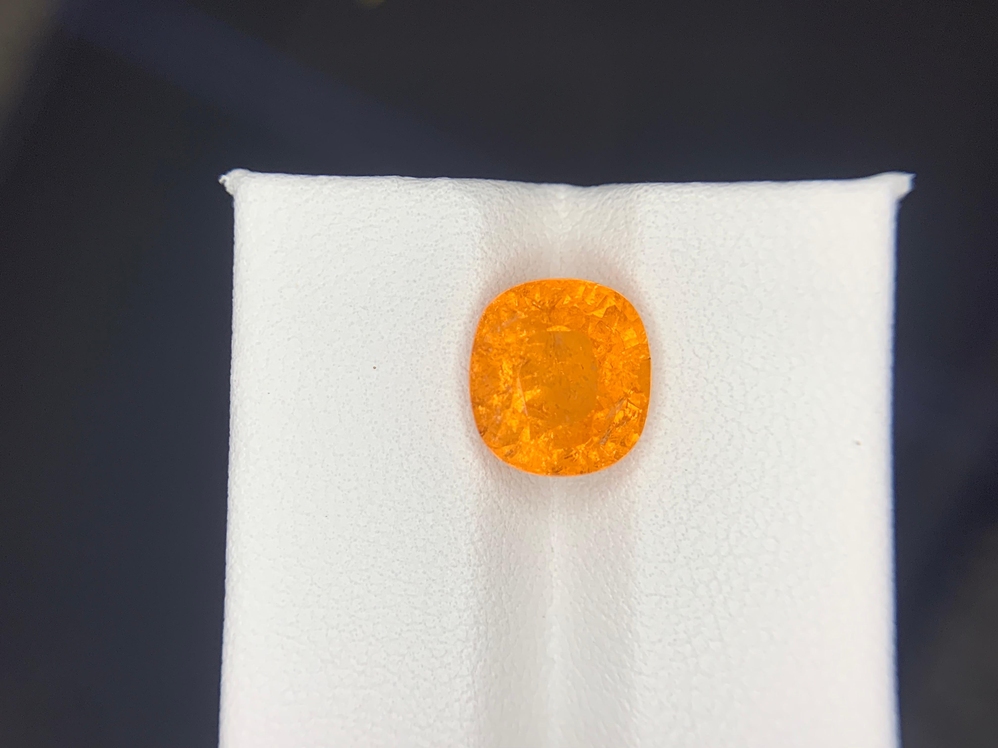 Gema natural suelta de granate espesartita Fanta, talla cojín, certificada por AIG, de 5,44 quilates Corte cojín en venta