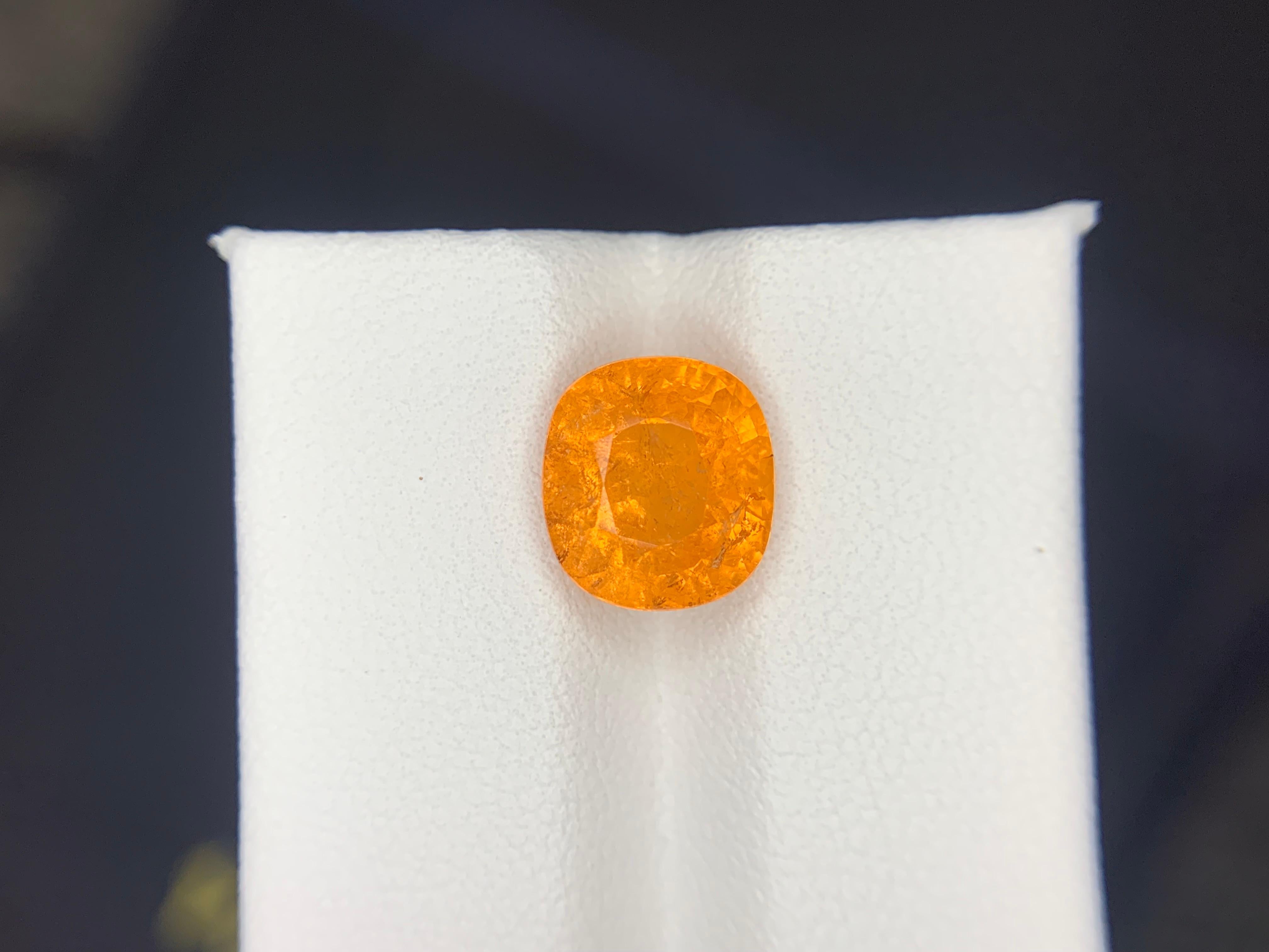 Femenino o masculino Gema natural suelta de granate espesartita Fanta, talla cojín, certificada por AIG, de 5,44 quilates en venta