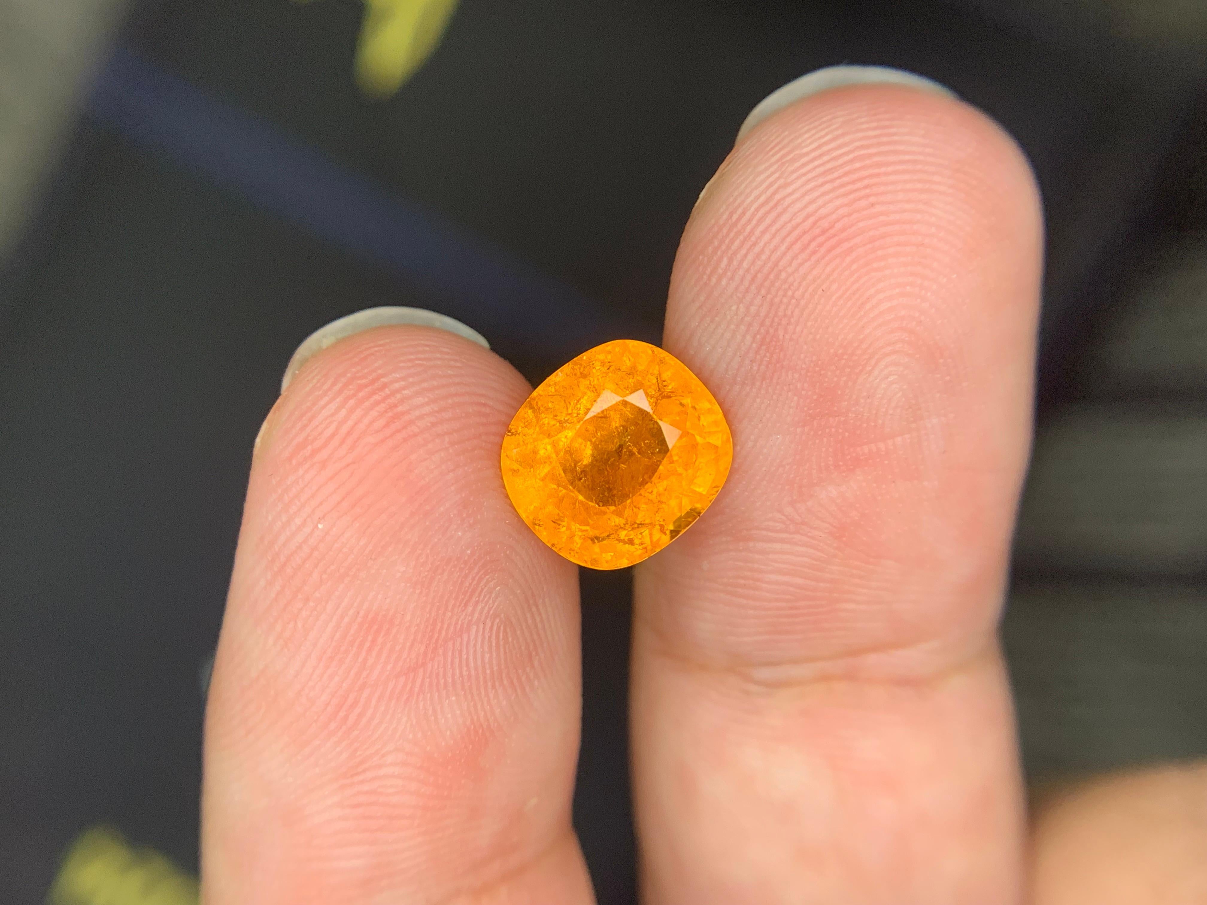 Gema natural suelta de granate espesartita Fanta, talla cojín, certificada por AIG, de 5,44 quilates en venta 2