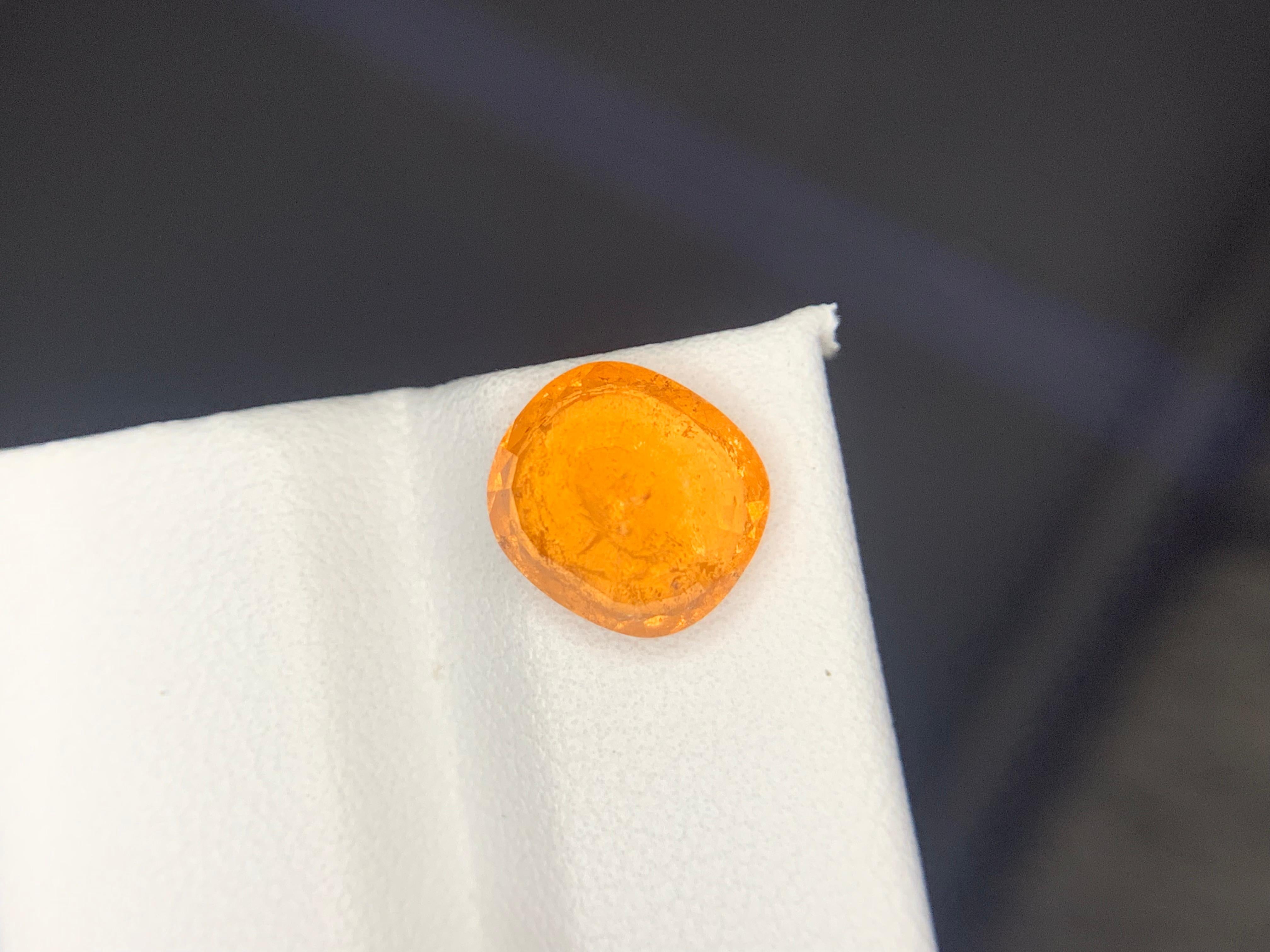 Gema natural suelta de granate espesartita Fanta, talla cojín, certificada por AIG, de 5,44 quilates en venta 3