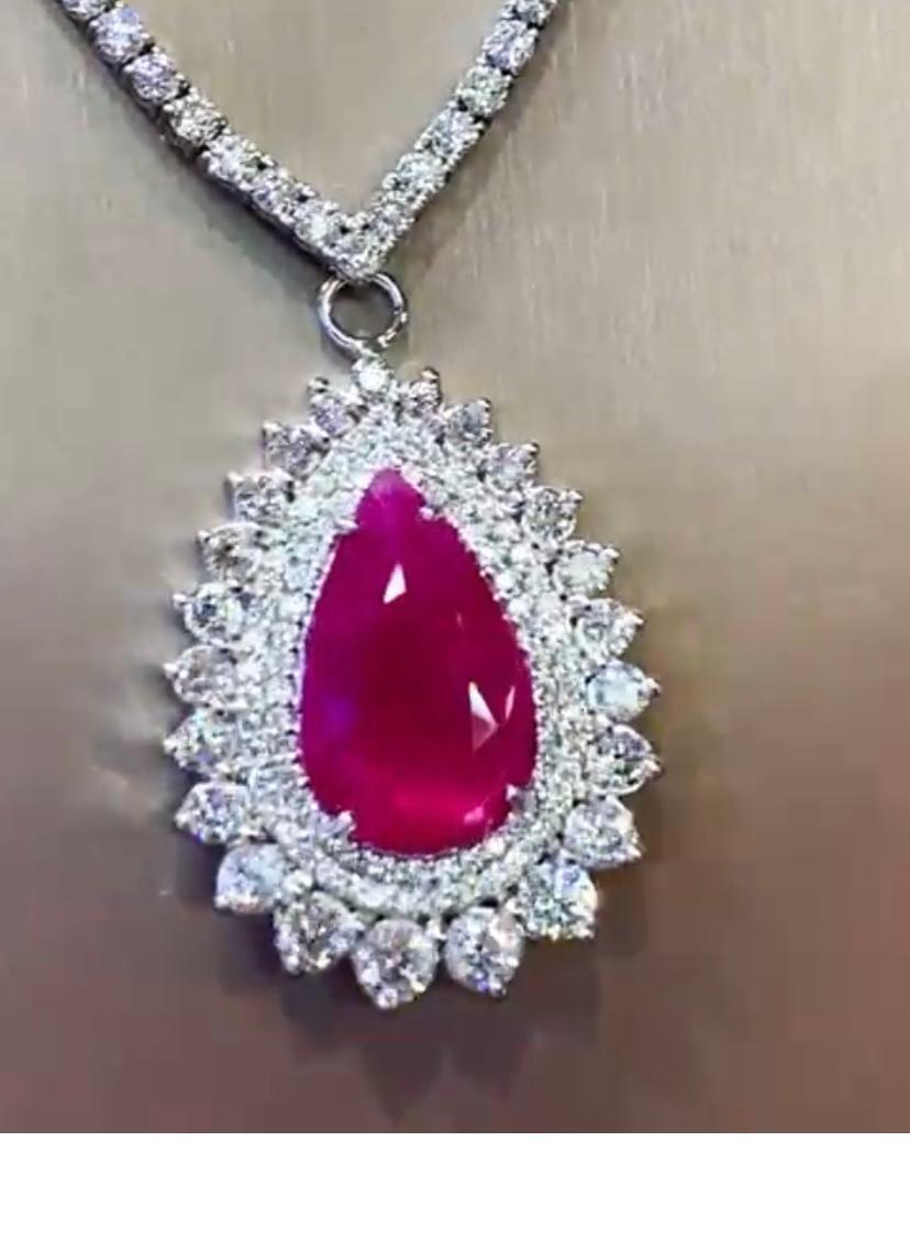 AIG Certified 5.50 Carats Burma Ruby  3.20 Ct Diamonds 18K Gold Pendant  In New Condition For Sale In Massafra, IT