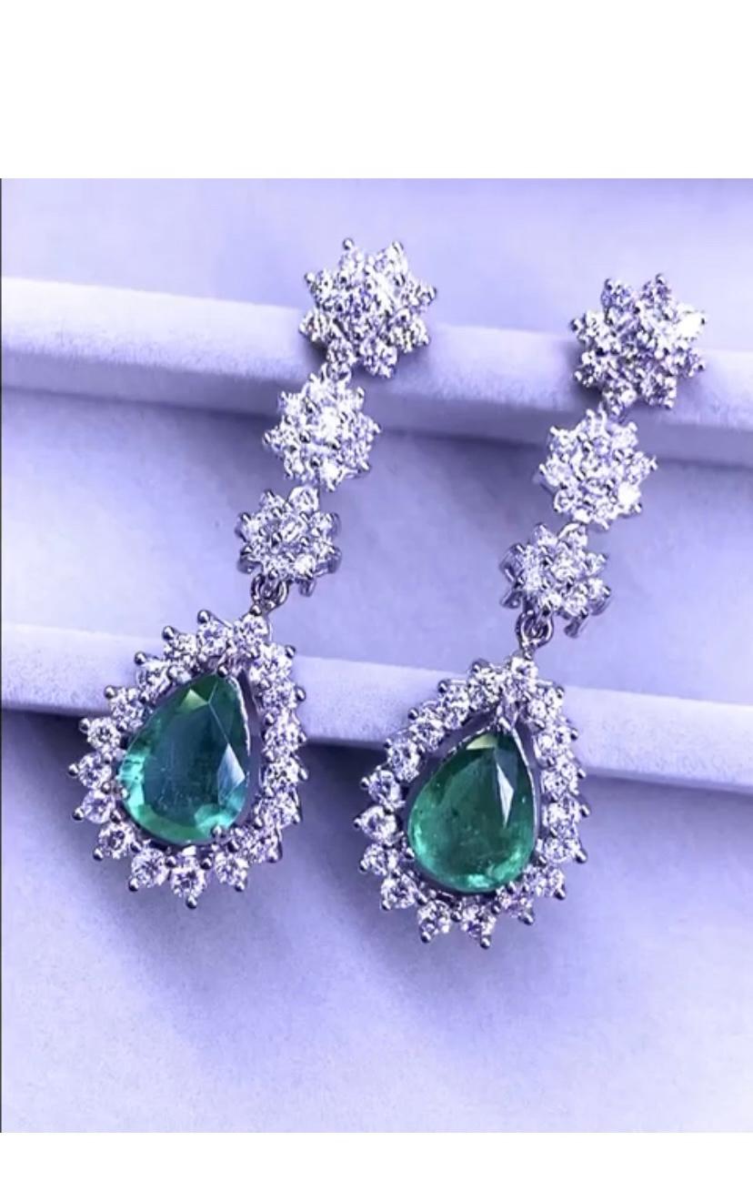 AIG Certified 5.50 Carats Zambian Emeralds   4.80 Ct  Diamonds 18k Gold Earrings In New Condition For Sale In Massafra, IT