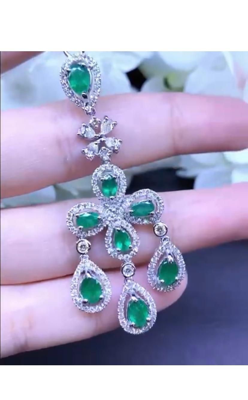 AIG Certified 5.50 Carats Zambian Emeralds Diamonds 18K Gold Pendant  In New Condition For Sale In Massafra, IT