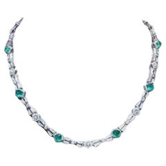 Certifié par l'AIG  5.54 Carats Zambian Emerlads 3.20 Ct Diamonds 18K Gold Necklace