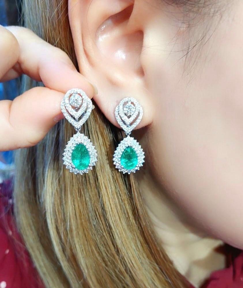 AIG Certified 5.56 Carats Zambian Emeralds 2.59 Ct Diamonds 18K Gold Earrings  For Sale 1