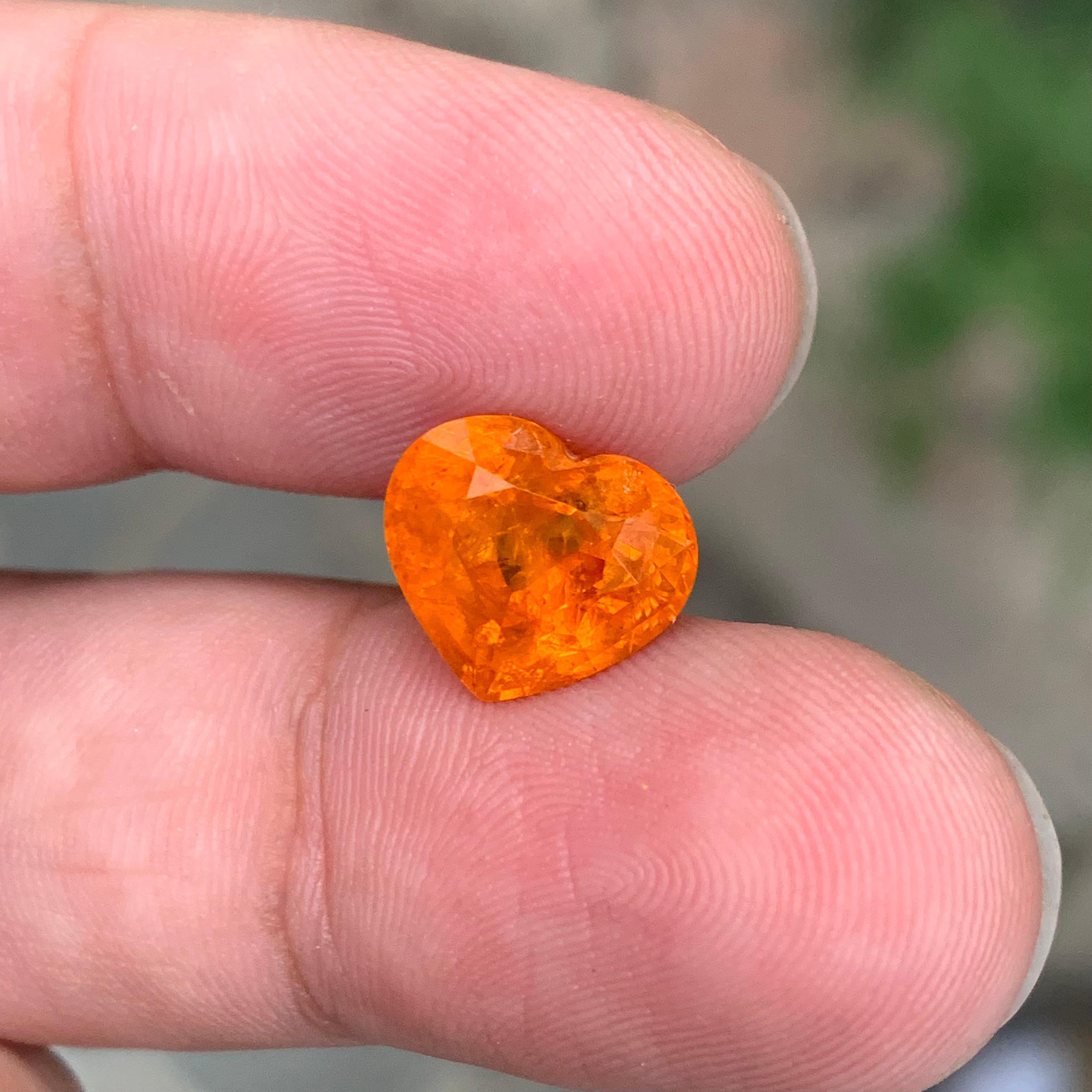 da uomo o donna Gemma a forma di cuore di granato Fanta Spessartite naturale sfuso certificato AIG da 5,67 carati in vendita