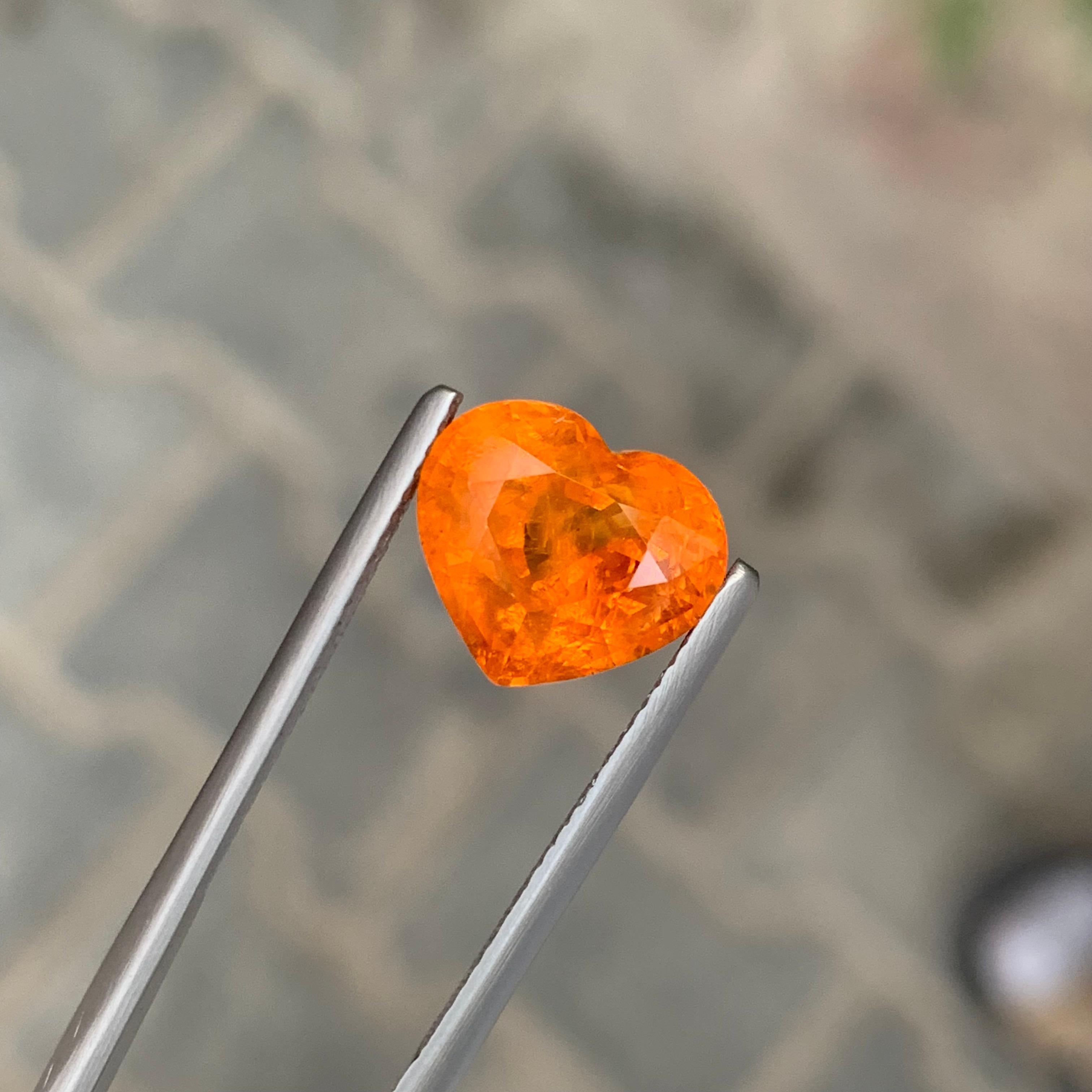 Gemma a forma di cuore di granato Fanta Spessartite naturale sfuso certificato AIG da 5,67 carati in vendita 1