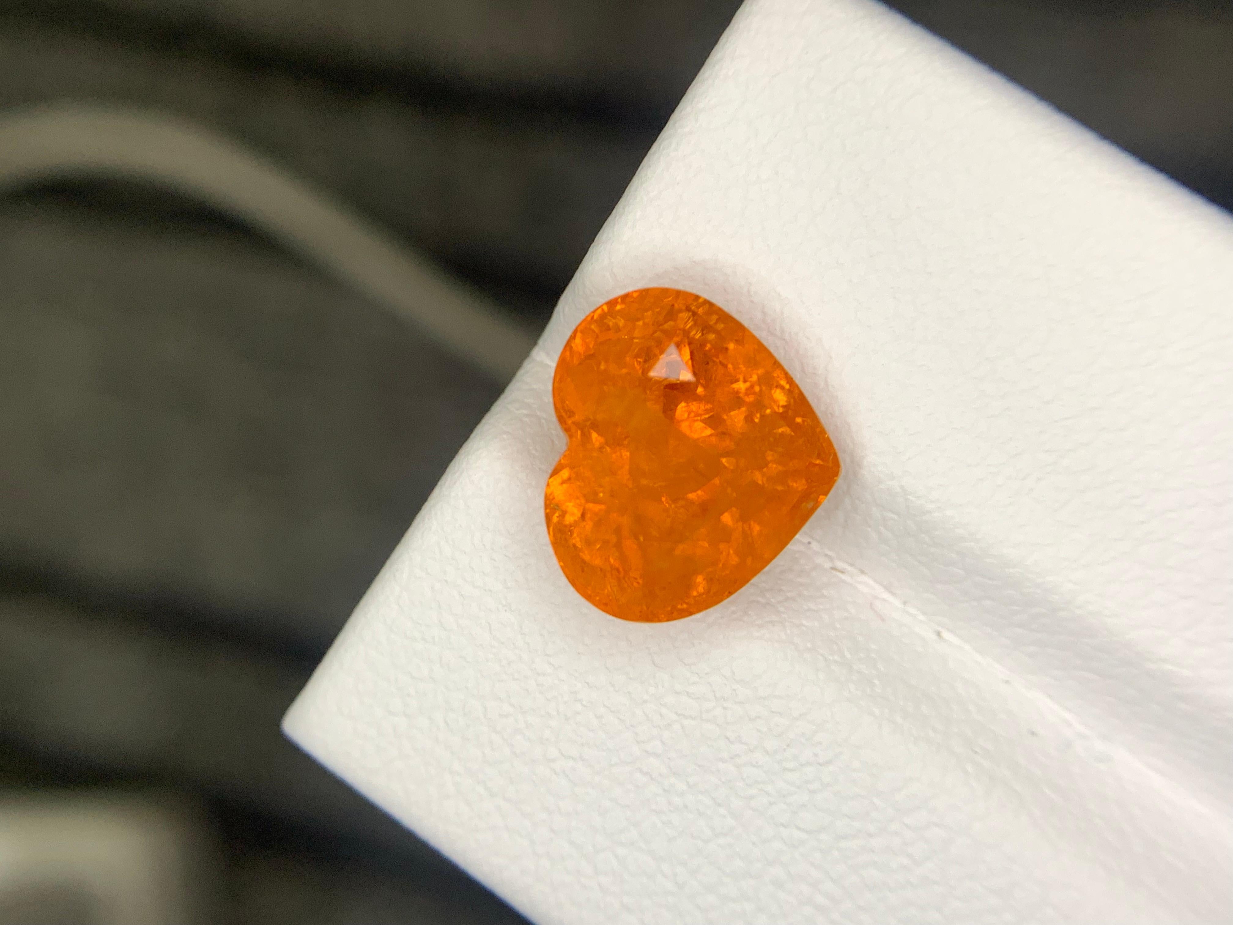 Gemma a forma di cuore di granato Fanta Spessartite naturale sfuso certificato AIG da 5,67 carati in vendita 3