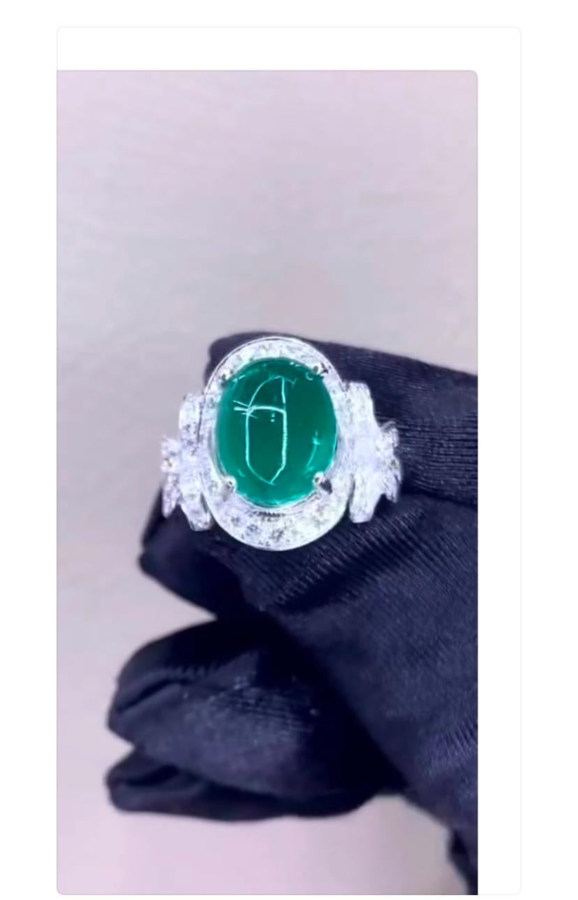 An exquisite Emerald and Diamonds ring , in particular and refined design.
Elevate your timeless of beauty and add a touch of charm and class on your look.
Stunning ring come in 18k gold with a lustrous Natural Zambian of 5,70 Carat, in  perfect