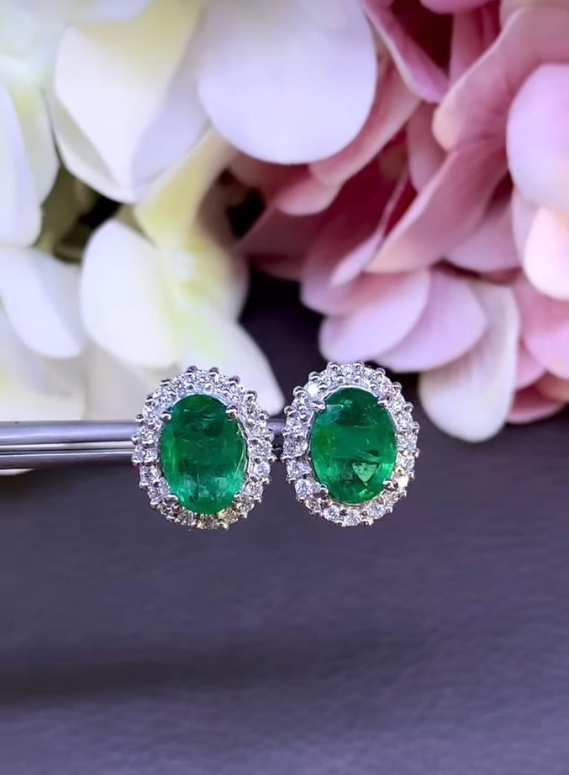 An exclusive pair of earrings in contemporary design, so elegant and refined style.
Adds a touch of class of class and glamour on your look. 
Stunning earrings come in 18k gold with 2 pieces of Natural Zambian Emeralds of 5,70 carats, fine quality,
