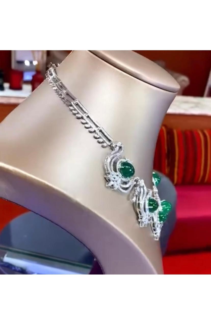Collar de oro de 18 quilates con 57,00 quilates de esmeraldas de Zambia y 6,00 quilates de diamantes con certificación AIG en Nuevo estado para la venta en Massafra, IT