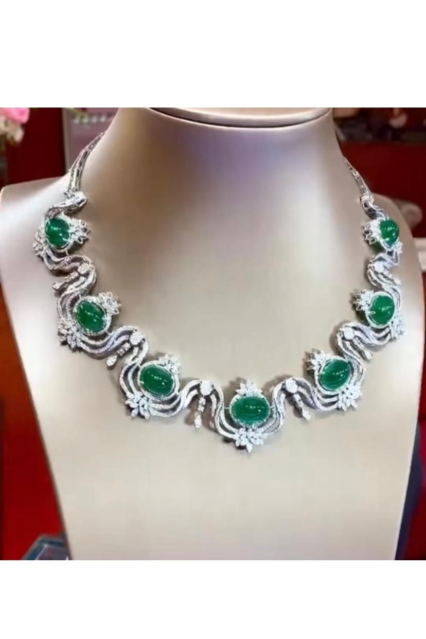 De las mujeres Collar de oro de 18 quilates con 57,00 quilates de esmeraldas de Zambia y 6,00 quilates de diamantes con certificación AIG en venta