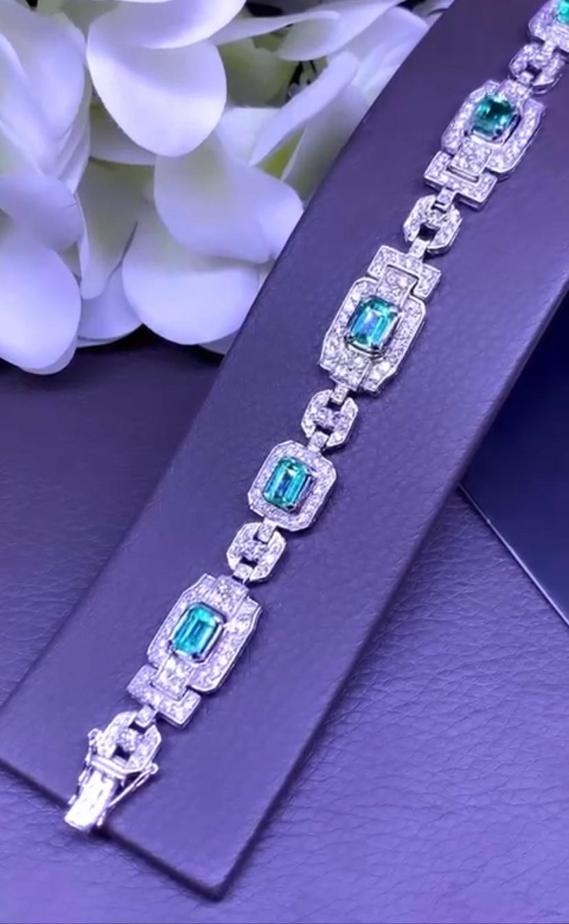 An exquisite Art Deco design, a classic style without time. 
Bracelet come in 18k gold with 6 pieces of Colombian Emeralds , fine quality, 5,72 carats in perfect cut , amazing color, and 209 pieces of natural diamonds in round brilliant cut of 5,41