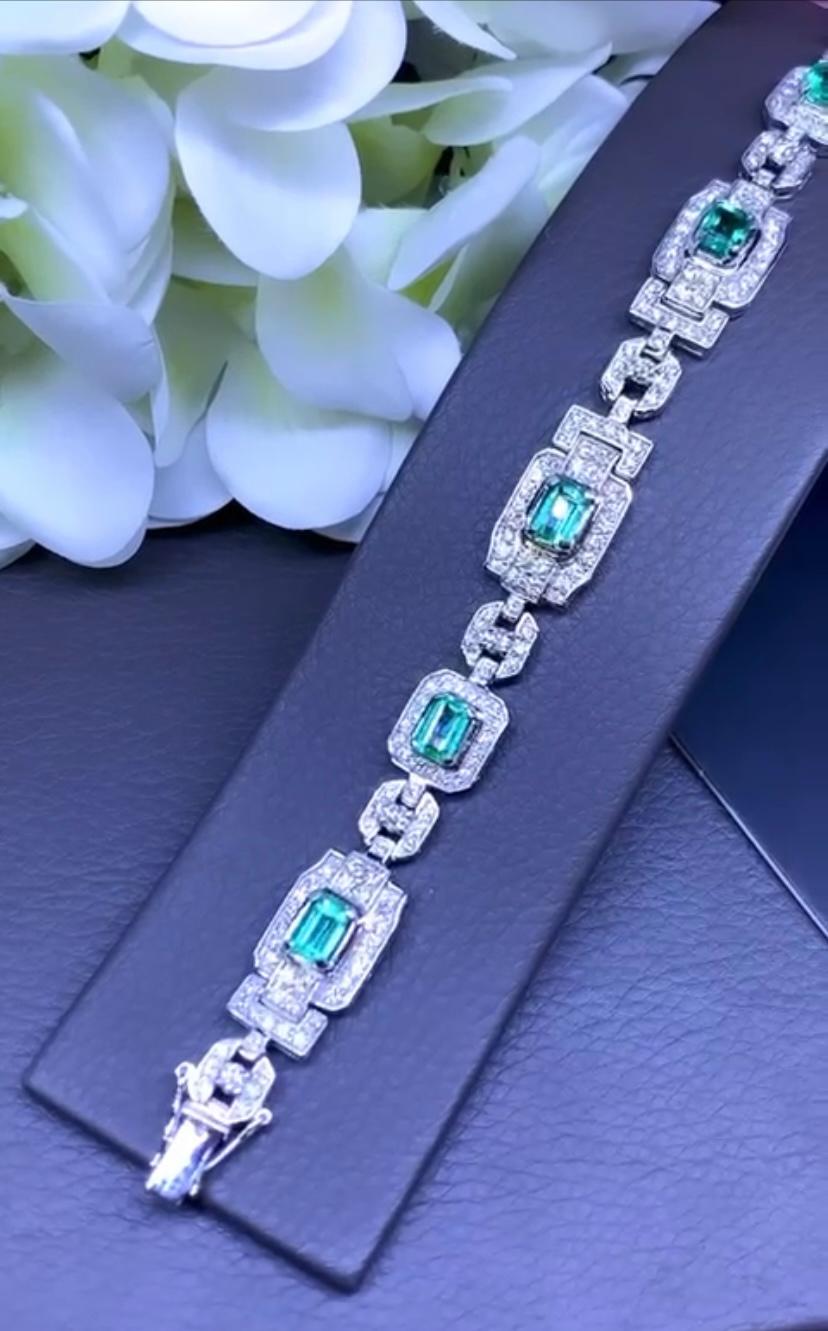 Emerald Cut AIG Certified 5.72 Ct Colombia Emeralds 5.41 Ct Diamonds 18K Gold Bracelet For Sale