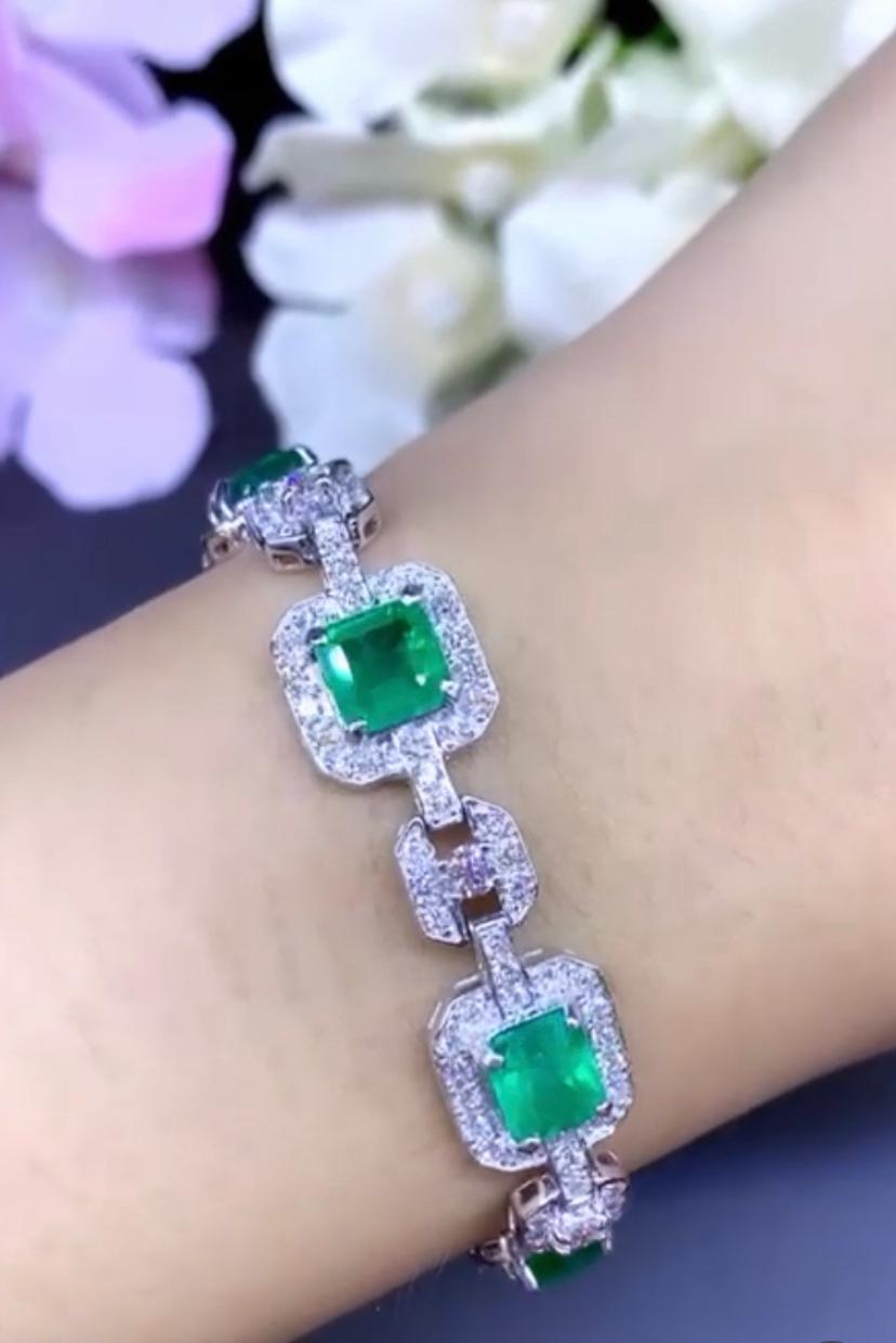 Women's AIG Certified 5.72 Ct Colombia Emeralds 5.41 Ct Diamonds 18K Gold Bracelet For Sale