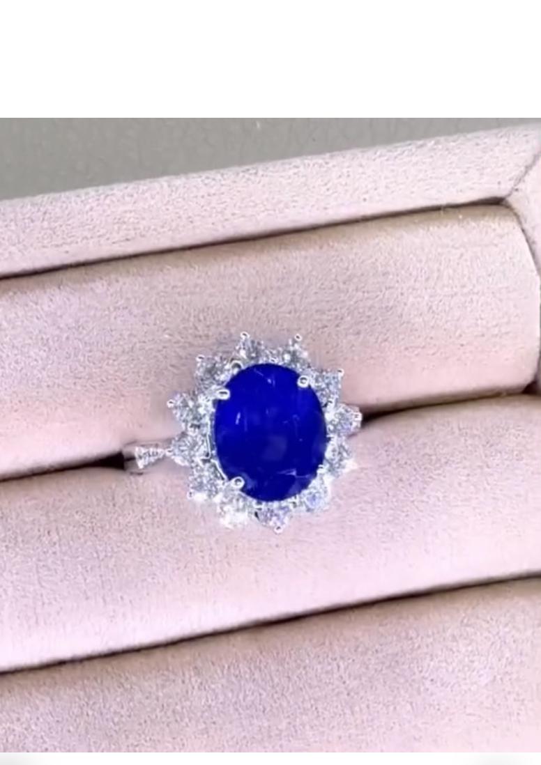 Taille ovale Bague en or 18 carats avec saphir bleu de Ceylan certifié AIG de 5,80 carats et diamants de 1,30 carat en vente