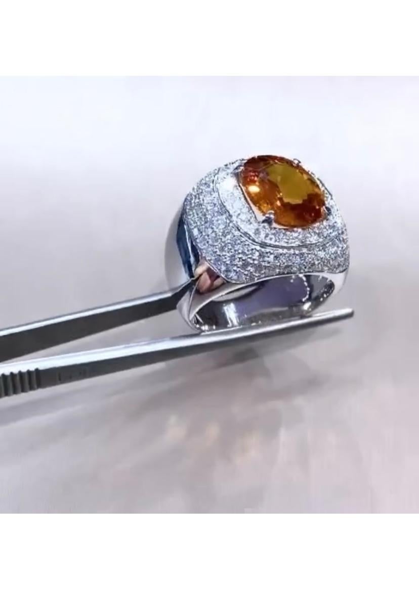 AIG-zertifizierter 5,80 Karat orangefarbener Saphir  1,90 Karat Diamanten 18K Gold Ring (Zeitgenössisch) im Angebot