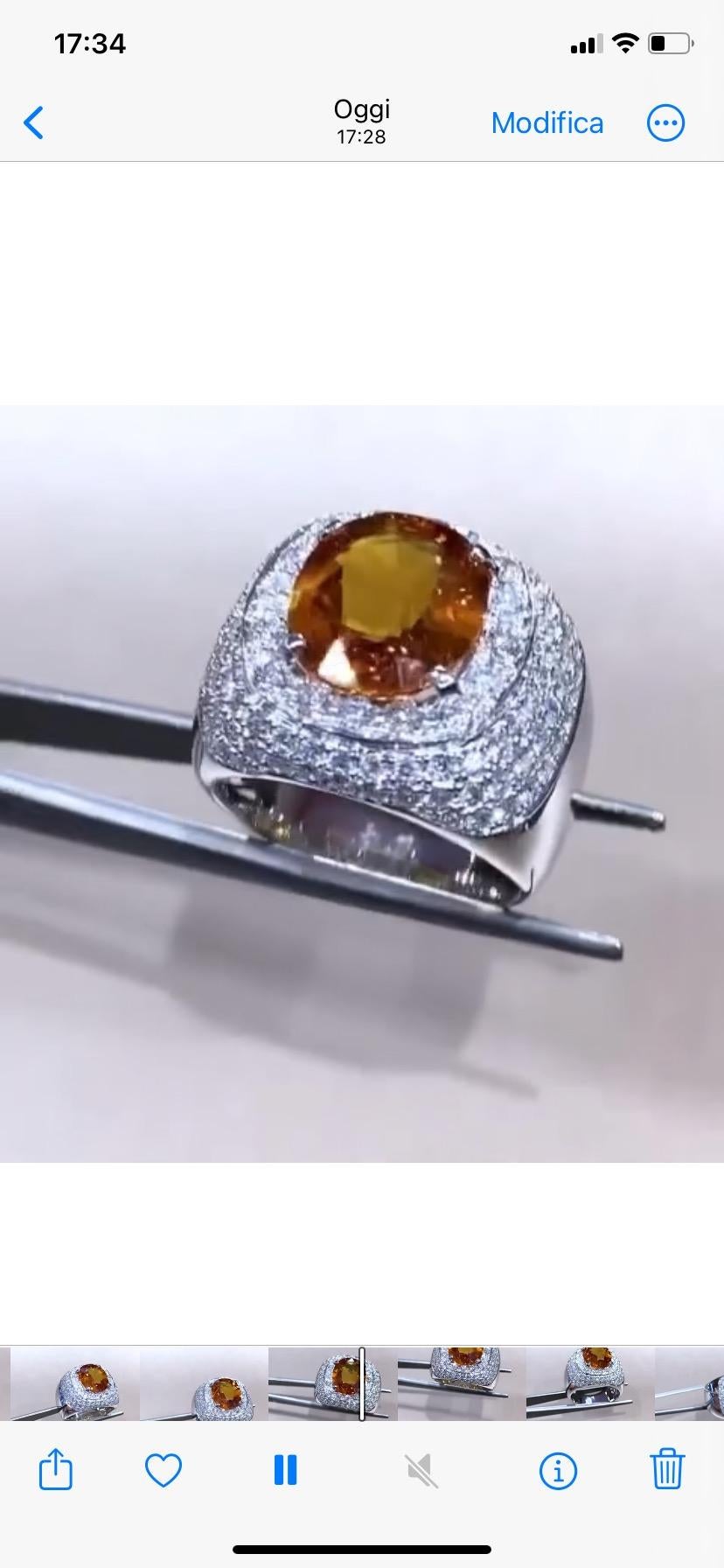 AIG Certified 5.80 Carat Orange Sapphire  1.90 Ct Diamonds 18K Gold Ring In New Condition For Sale In Massafra, IT