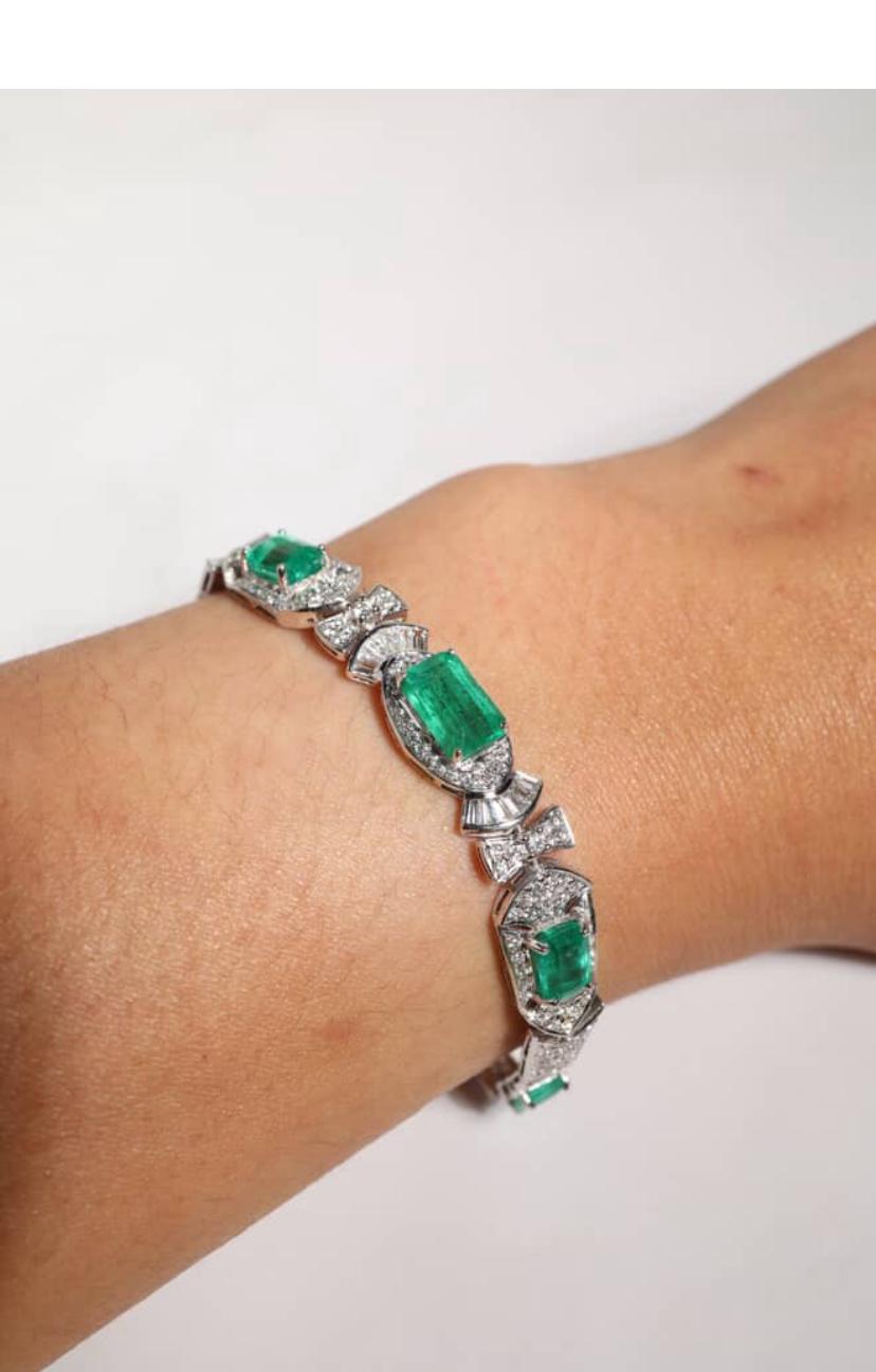 Women's or Men's AIG Certified 5.90 Zambian Emeralds 2.40 Ct Diamonds 18K Gold Bracelet For Sale