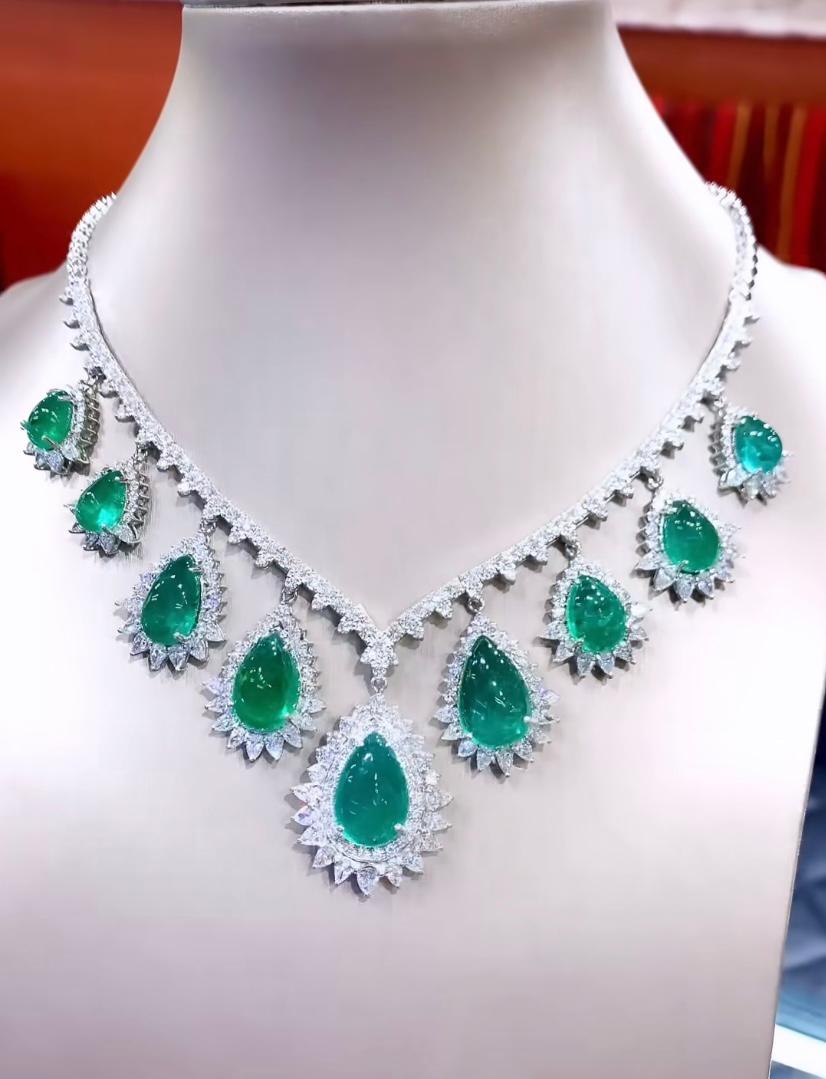 AIG Certified 59.00 Carats Zambian Emeralds  14.00 Ct Diamonds 18K Gold Necklace In New Condition For Sale In Massafra, IT