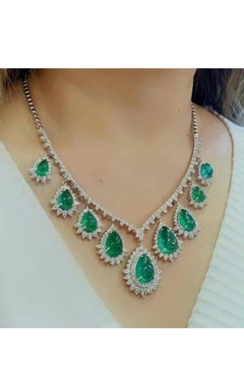 AIG Certified 59.00 Carats Zambian Emeralds  14.00 Ct Diamonds 18K Gold Necklace For Sale 1