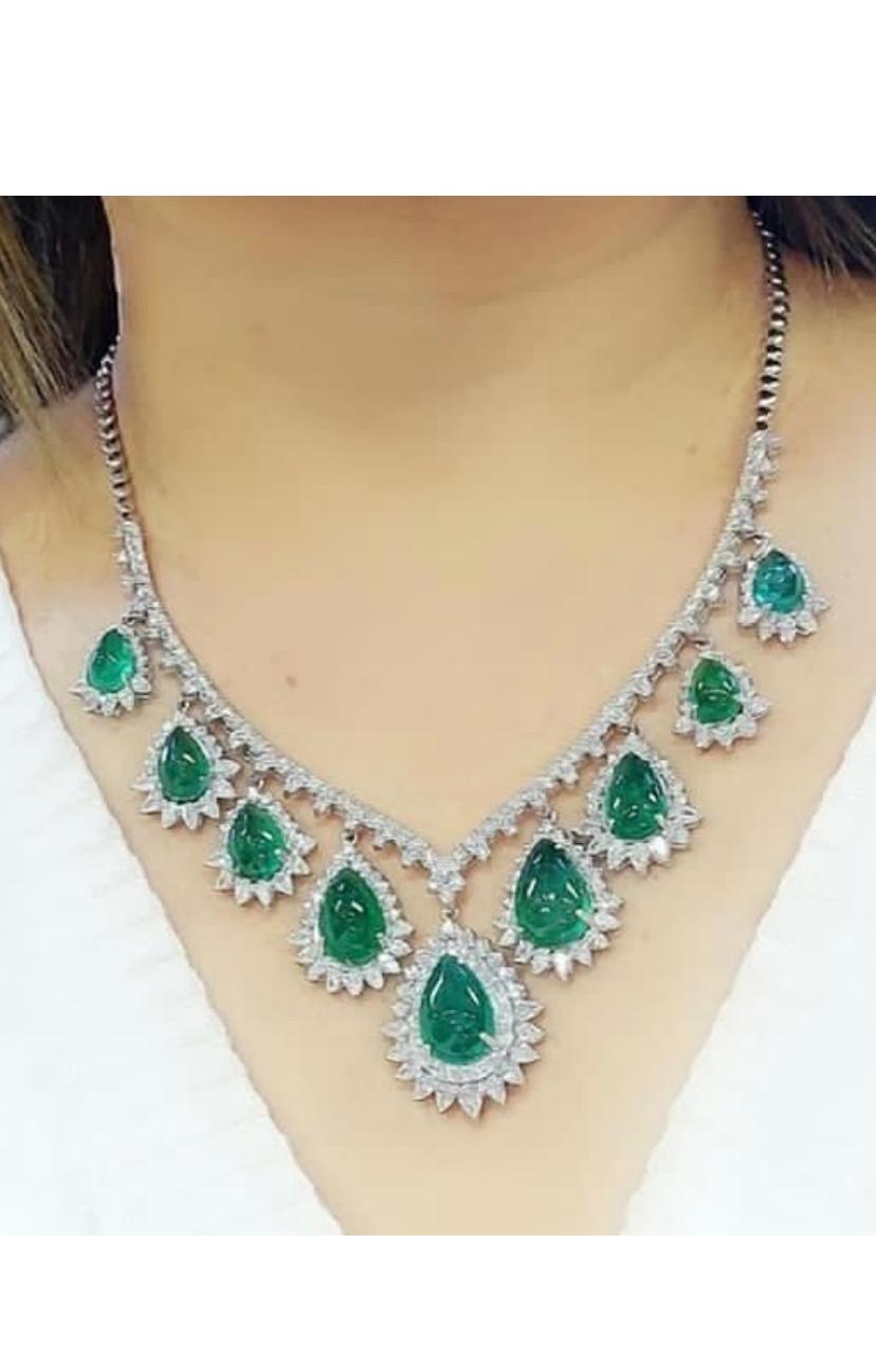 AIG Certified 59.00 Carats Zambian Emeralds  14.00 Ct Diamonds 18K Gold Necklace For Sale 1