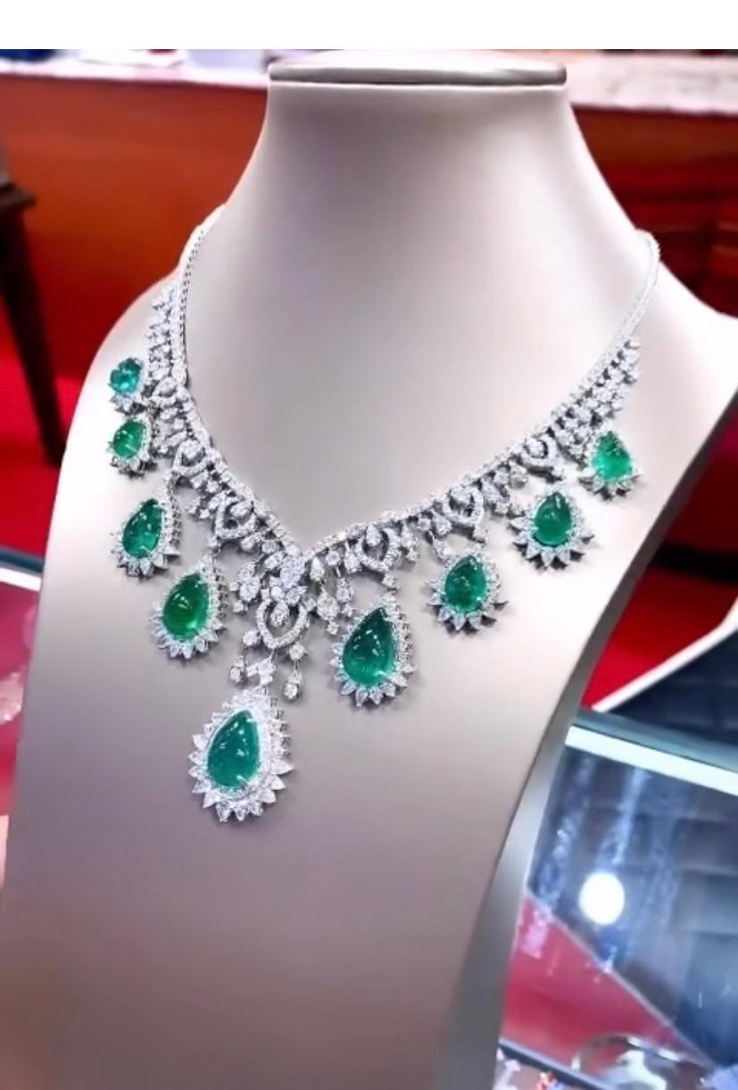 AIG Certified 59.00 Carats Zambian Emeralds  22.00 Ct Diamonds 18K Gold Necklace In New Condition For Sale In Massafra, IT