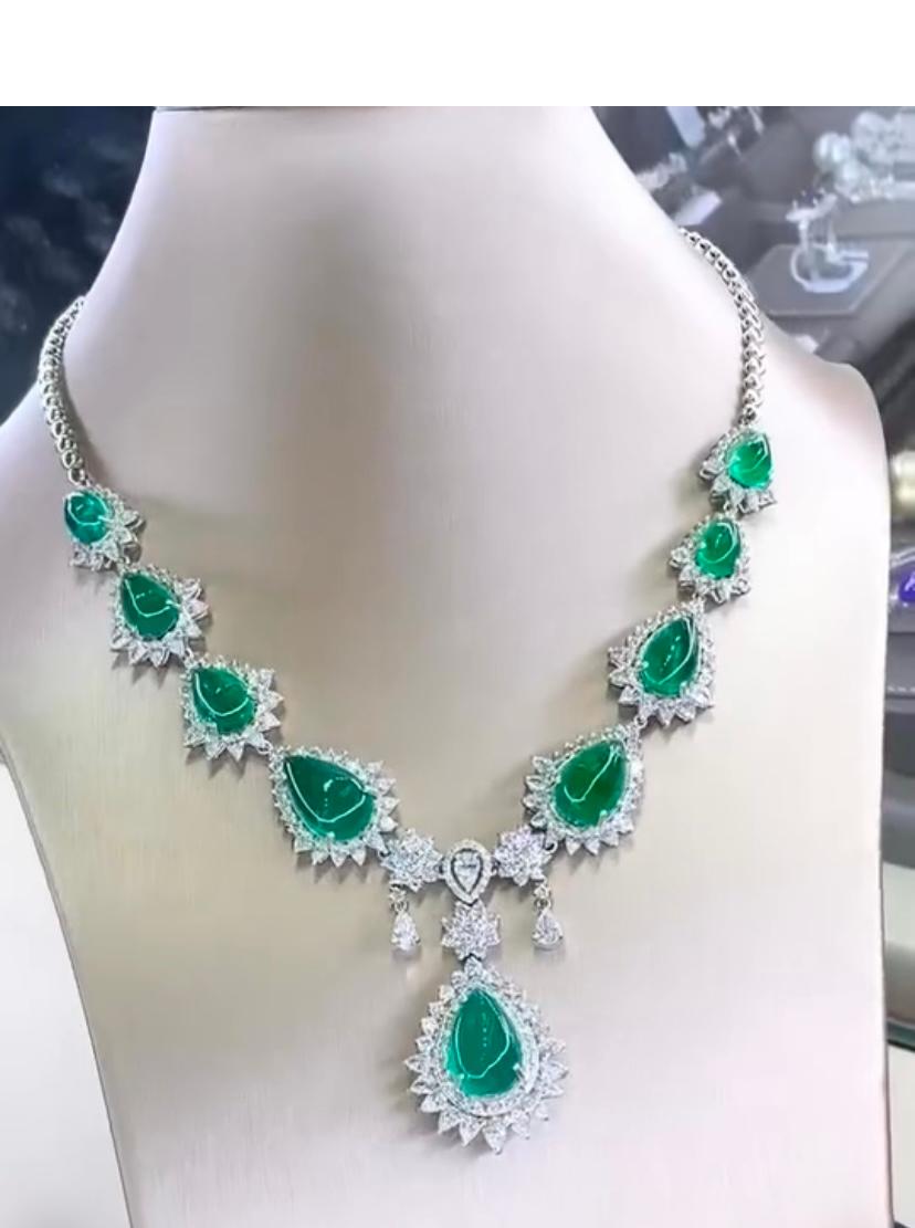 AIG Certified 59.00 Ct Zambian Emeralds 12.00 Ct Diamonds 18K Gold Necklace In New Condition For Sale In Massafra, IT