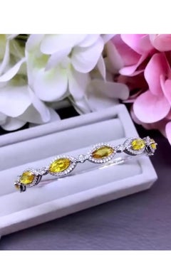 AIG Certified 5.94 Carats Yellow Sapphires  Diamonds 18k Gold Bracelet
