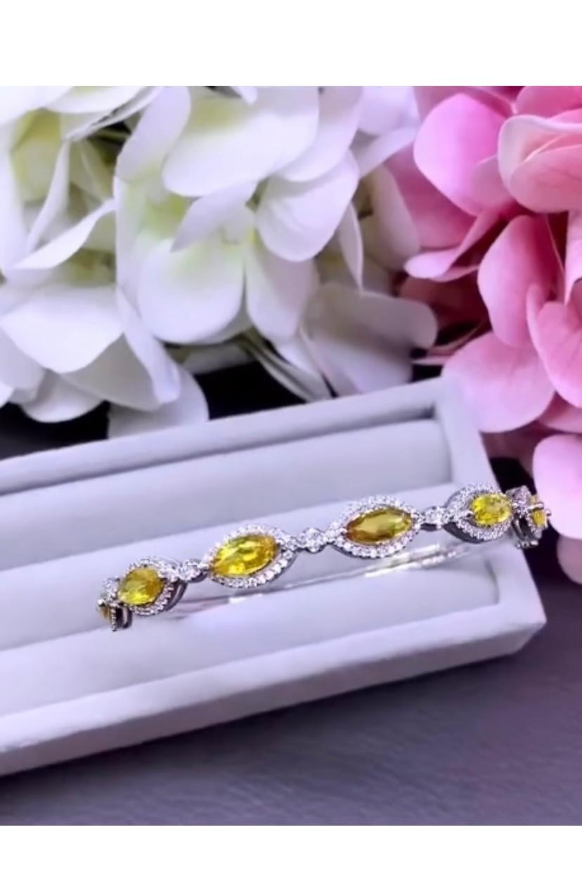 Marquise Cut AIG Certified 5.94 Carats Yellow Sapphires  Diamonds 18k Gold Bracelet For Sale