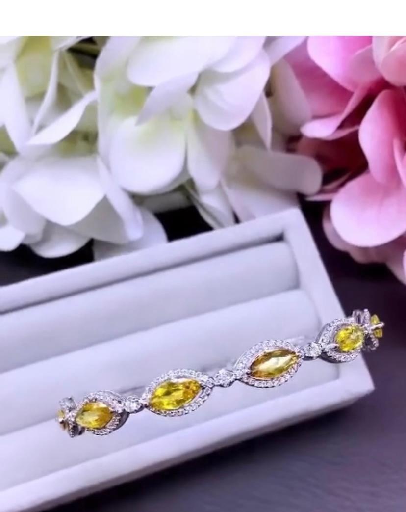 AIG Certified 5.94 Carats Yellow Sapphires  Diamonds 18k Gold Bracelet For Sale 1