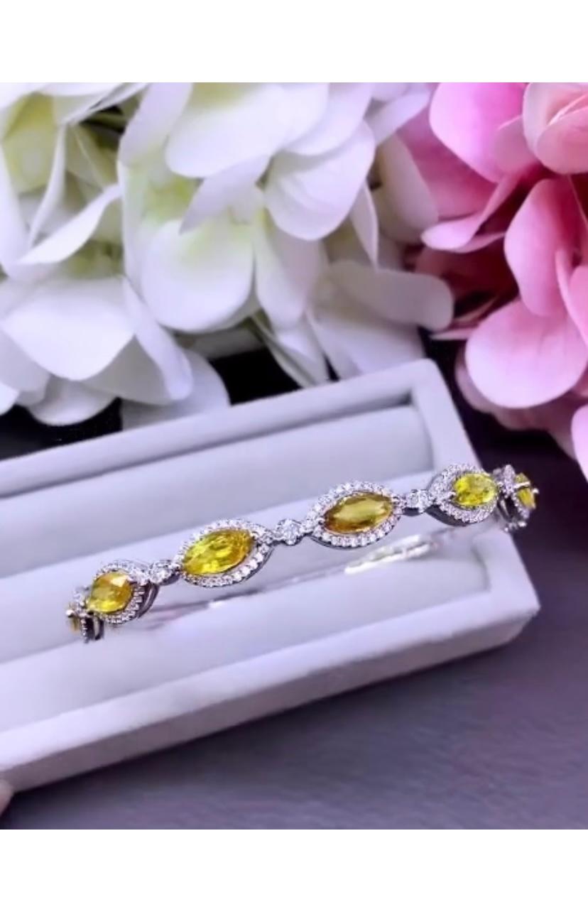 AIG Certified 5.94 Carats Yellow Sapphires  Diamonds 18k Gold Bracelet For Sale 2