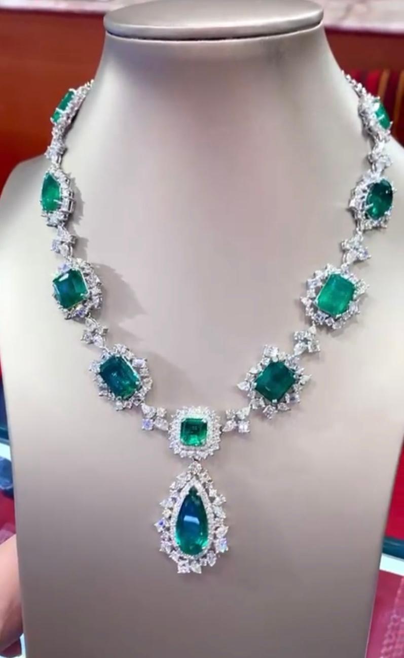 AIG Certified 59.97 Carats Zambian Emeralds 24.98 Ct  Diamonds 18K Gold Necklace In New Condition For Sale In Massafra, IT