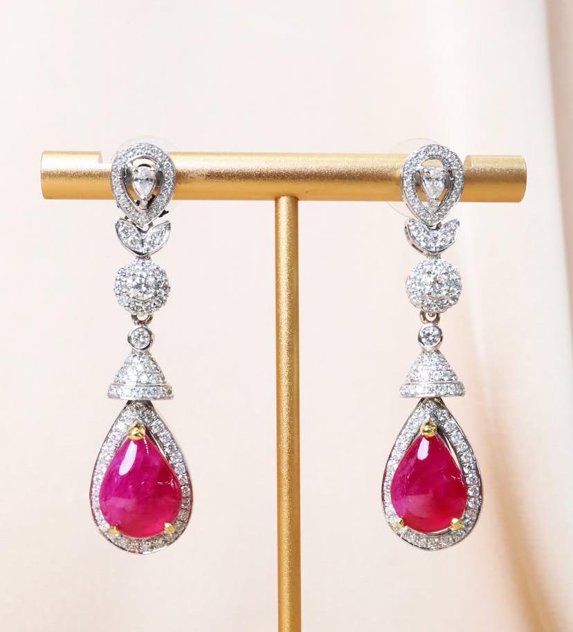 Orecchini in oro 18K con rubini di Birmania certificati AIG 6,00 e diamanti 2,40 carati In condizioni Nuovo in vendita a New Delhi, Delhi