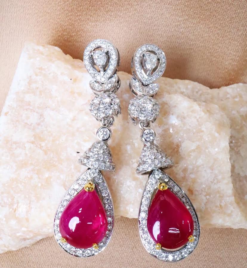 Orecchini in oro 18K con rubini di Birmania certificati AIG 6,00 e diamanti 2,40 carati in vendita 4
