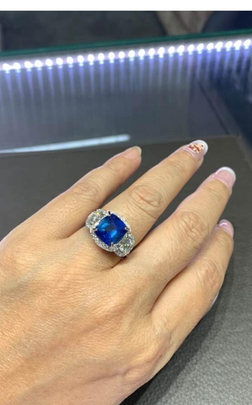 Bague en or 18 carats avec saphir de Ceylan certifié AIG de 6,00 carats et diamants de 2,30 carats en vente 6