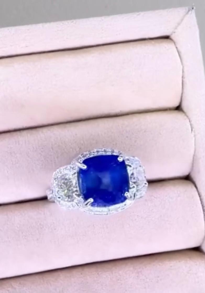 Taille mixte Bague en or 18 carats avec saphir de Ceylan certifié AIG de 6,00 carats et diamants de 2,30 carats en vente