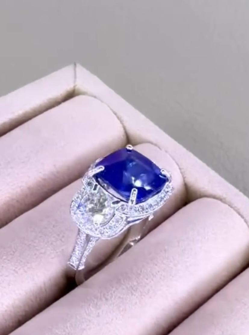 Bague en or 18 carats avec saphir de Ceylan certifié AIG de 6,00 carats et diamants de 2,30 carats Pour femmes en vente