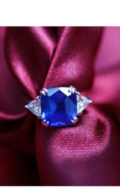 Certifié par l'AIG 6.00 Carat Ceylon Sapphire Diamonds 18K Gold Three Stones Ring (bague à trois pierres en or)