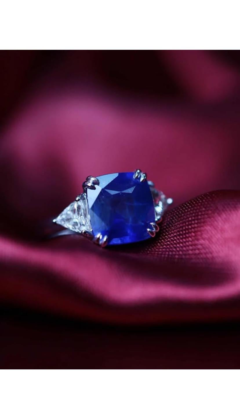 Certifié par l'AIG  6.00 Carat Ceylon Sapphire Diamonds 18K Gold Three Stones Ring (bague à trois pierres en or) en vente 3