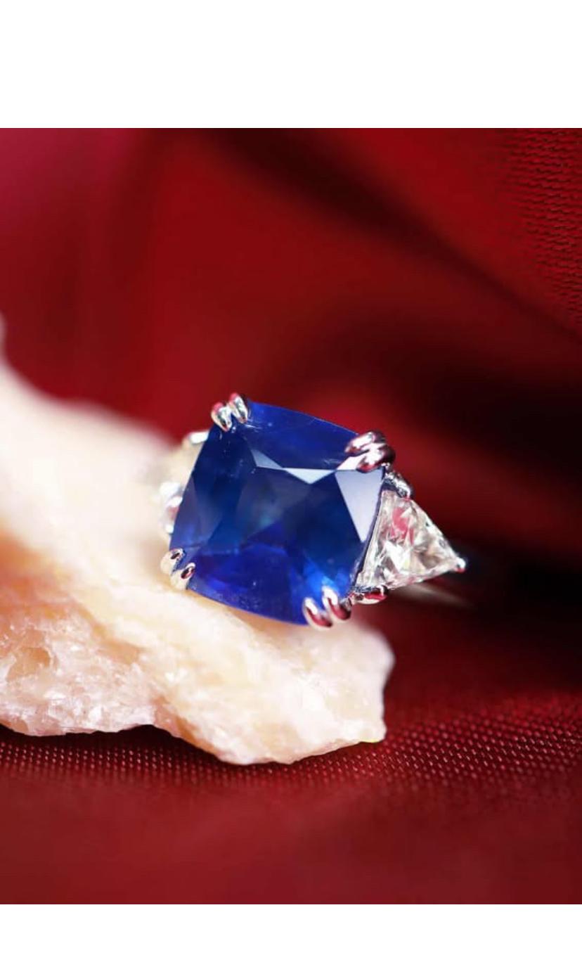 Certifié par l'AIG  6.00 Carat Ceylon Sapphire Diamonds 18K Gold Three Stones Ring (bague à trois pierres en or) en vente 4