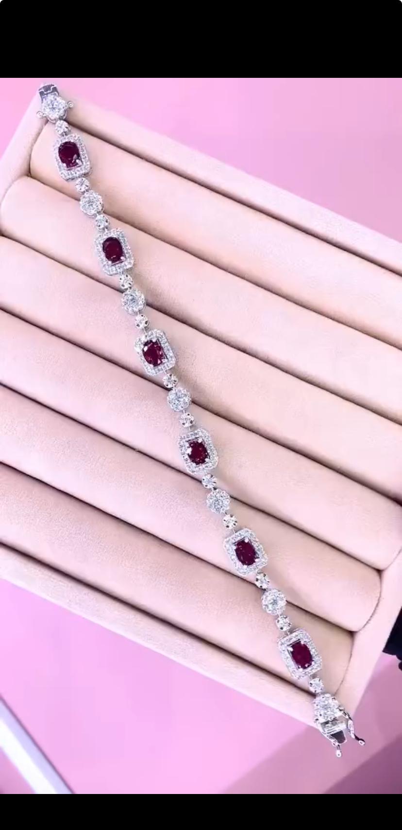 An exclusive Rubies and Diamonds in contemporary design, so elegant and refined design.
Elevate your timeless of beauty, and add a touch of class and charm on your look.
Magnificent bracelet come in 18k gold with 6 pieces of lustrous of Natural