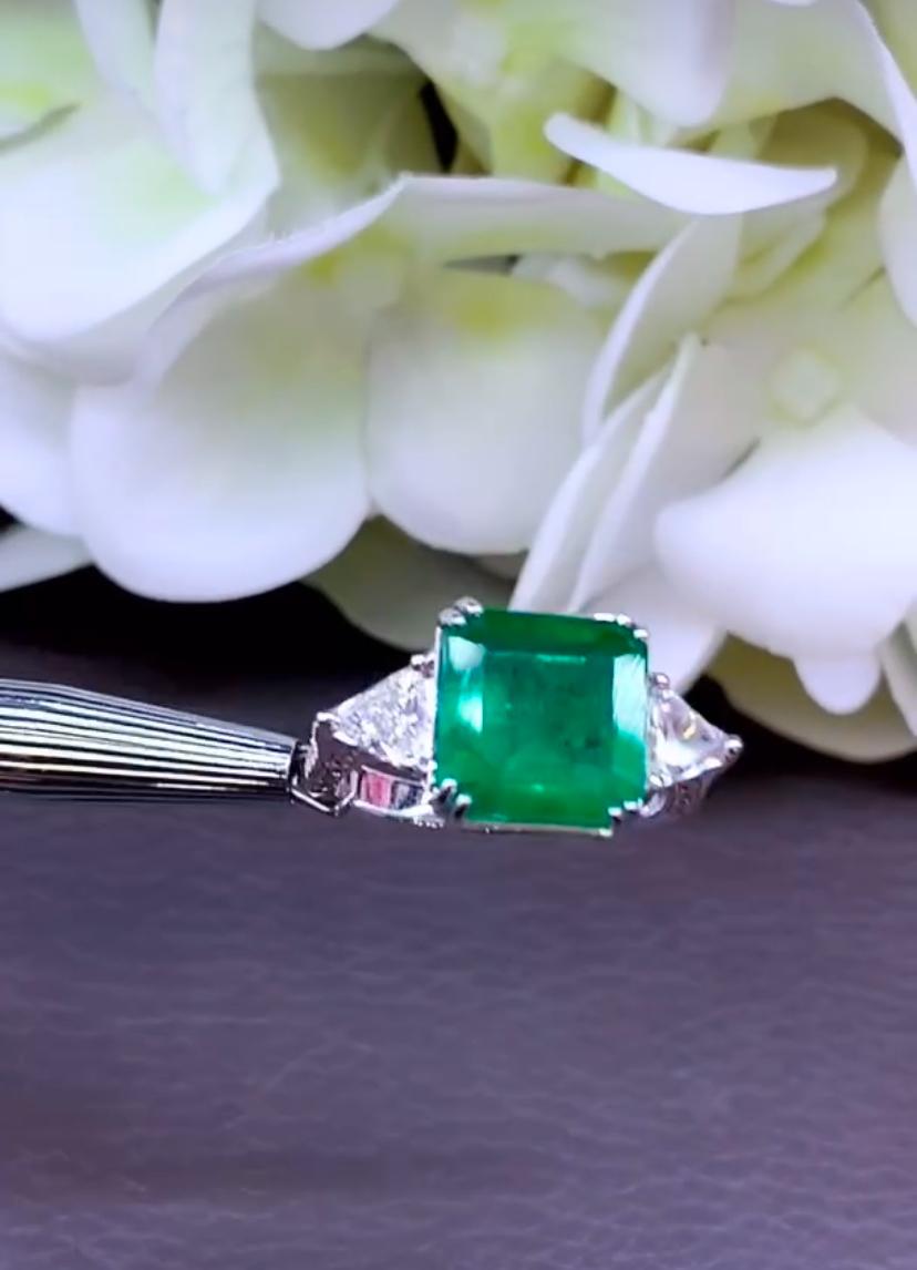 AIG Certified 6.00 Carat Zambian Emerald 1.40 Ct Diamonds 18K Gold Ring For Sale 1
